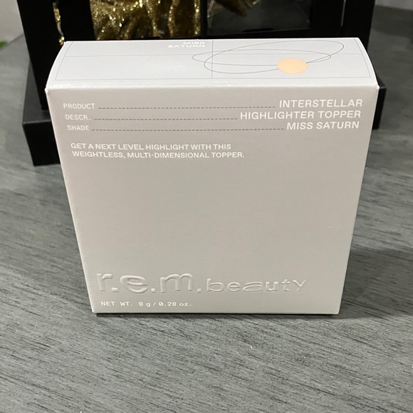 r.e.m. beauty Interstellar Highlighter Topper Miss Saturn - Picture 2 of 4